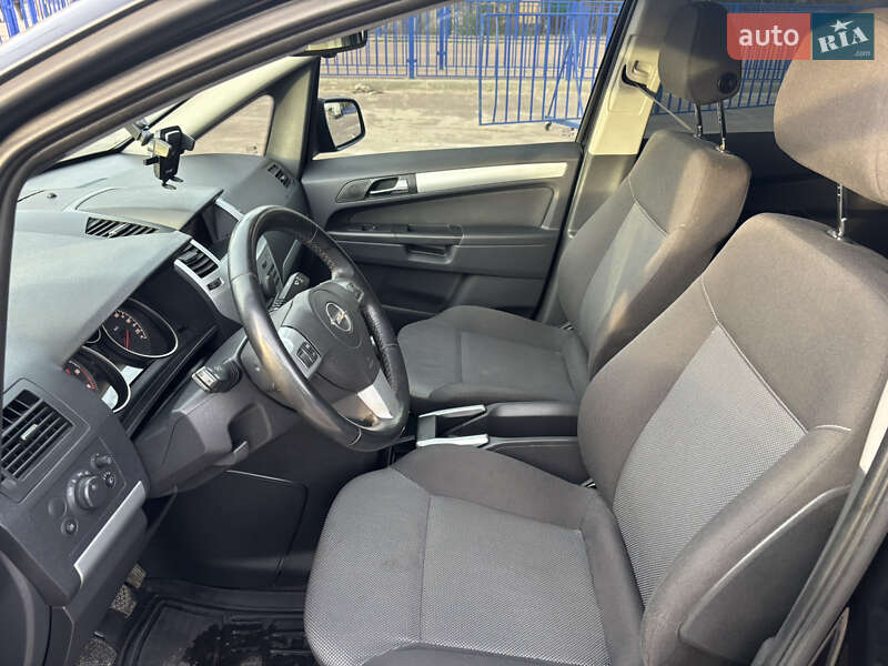 Минивэн Opel Zafira 2009 в Житомире