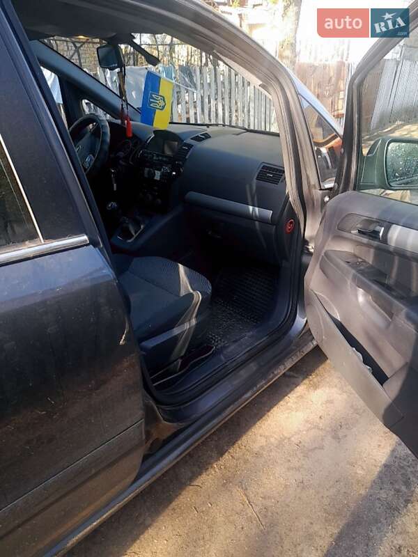 Минивэн Opel Zafira 2011 в Сарнах