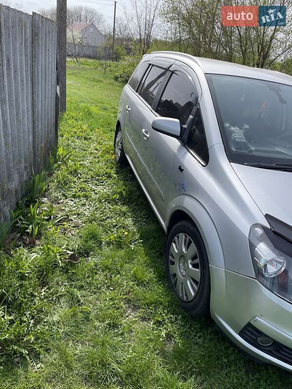 Минивэн Opel Zafira 2007 в Киеве