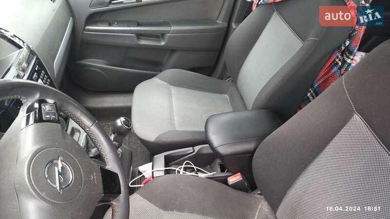 Минивэн Opel Zafira 2010 в Одессе фото 5 Минивэн Opel Zafira 2010 в Одессе