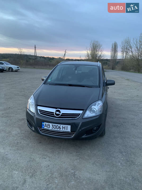 Минивэн Opel Zafira 2013 в 