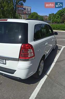 Минивэн Opel Zafira 2010 в Черкассах