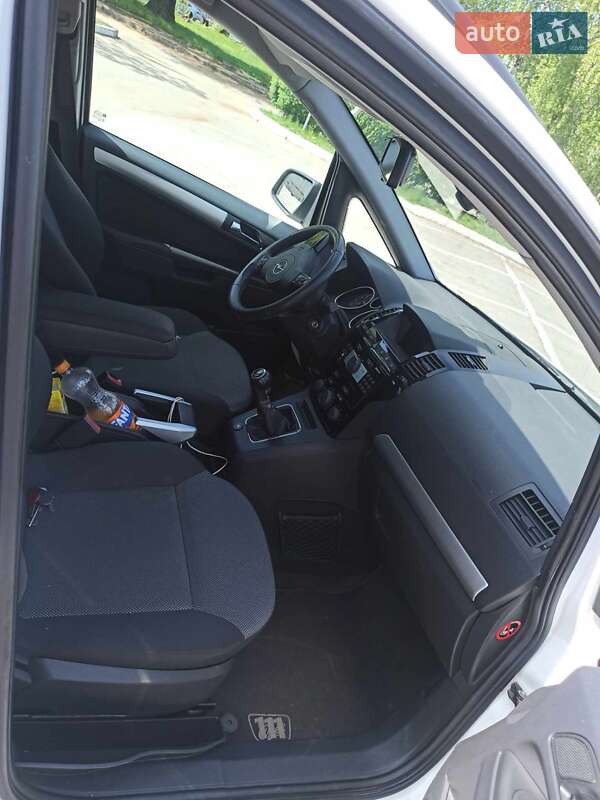 Минивэн Opel Zafira 2010 в Черкассах