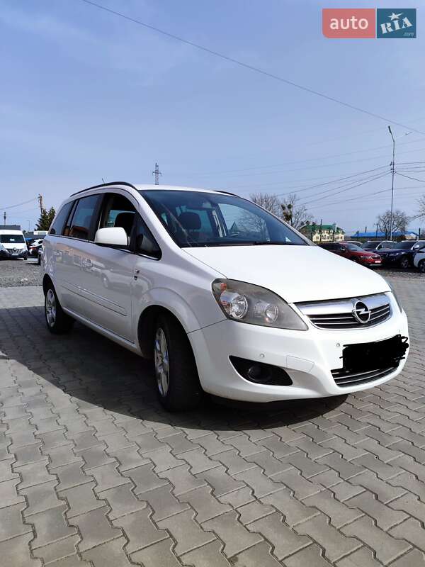 Минивэн Opel Zafira 2010 в Черкассах