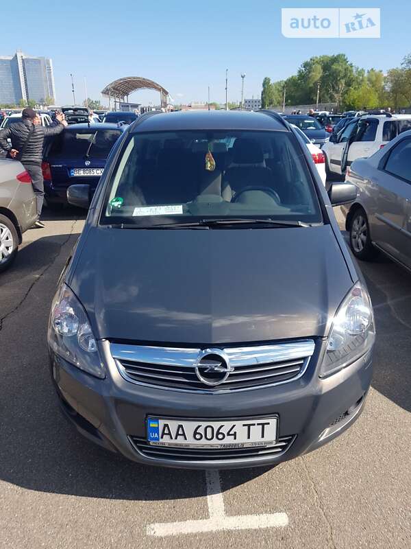 Минивэн Opel Zafira 2014 в Киеве