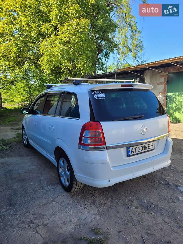 Мінівен Opel Zafira 2011 в Калуші