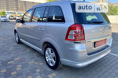 Минивэн Opel Zafira 2008 в Луцке