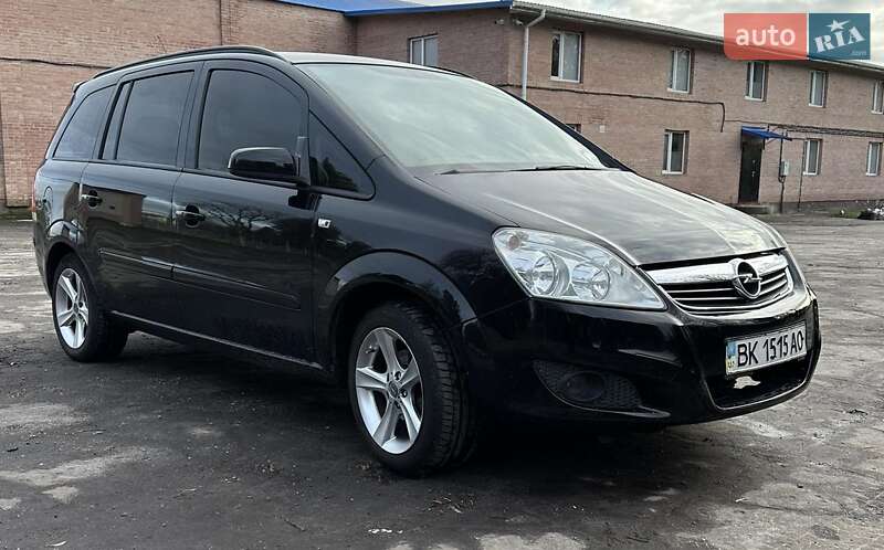 Минивэн Opel Zafira 2008 в Млинове