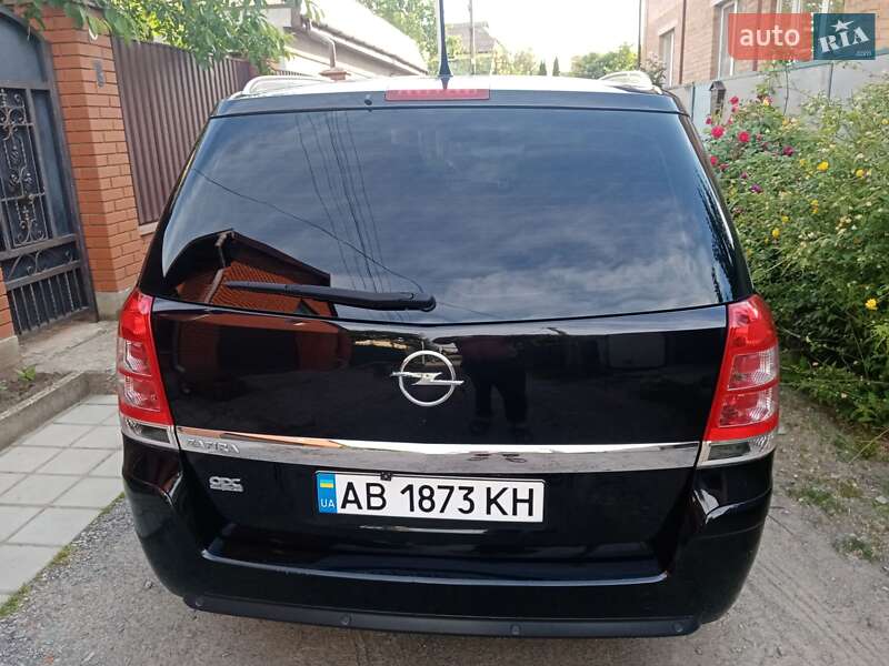 Минивэн Opel Zafira 2011 в Виннице