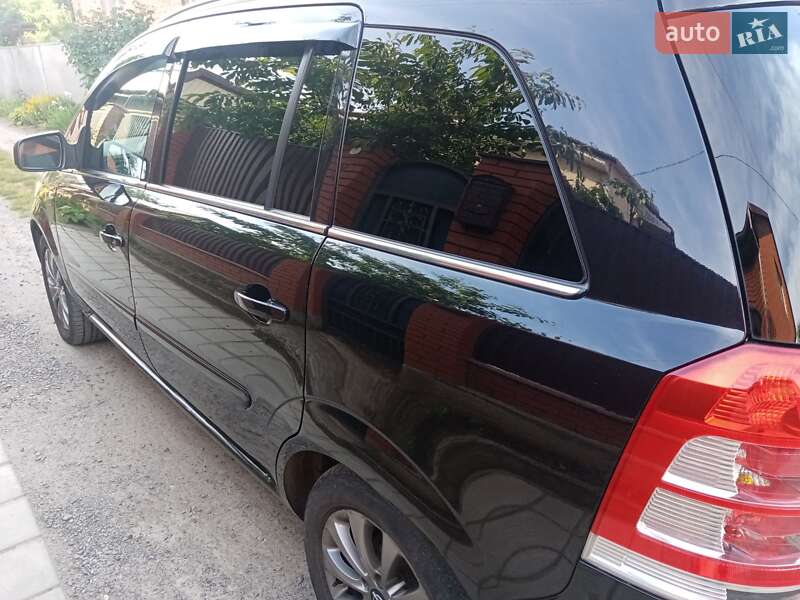 Минивэн Opel Zafira 2011 в Виннице