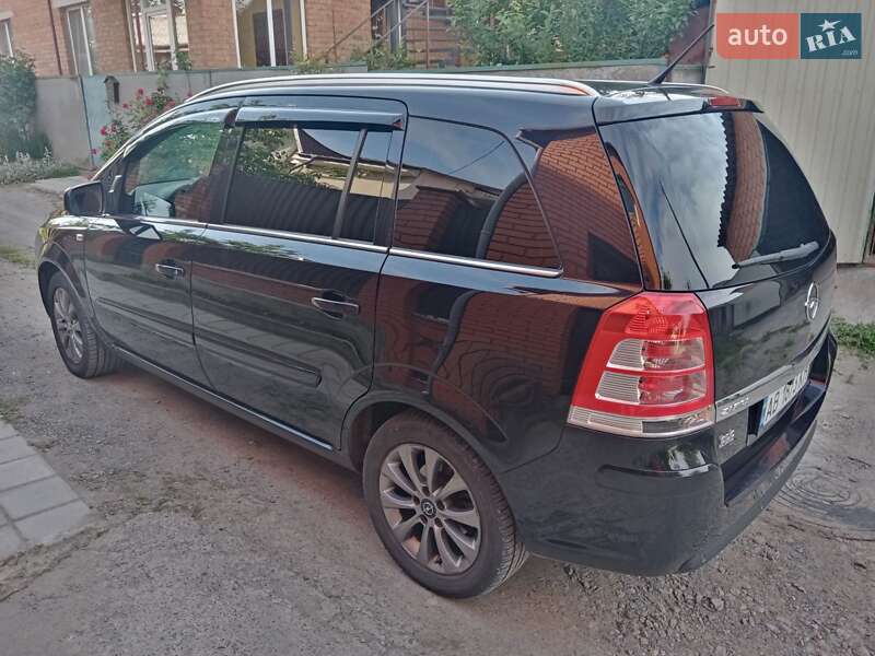 Минивэн Opel Zafira 2011 в Виннице
