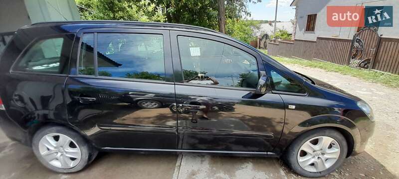 Минивэн Opel Zafira 2013 в Сторожинце