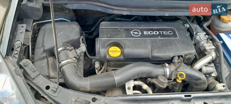 Минивэн Opel Zafira 2013 в Сторожинце