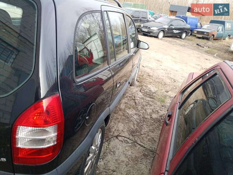 Минивэн Opel Zafira 2004 в Киеве
