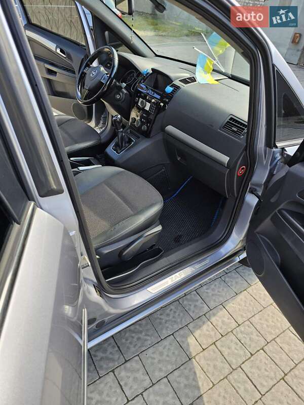 Мінівен Opel Zafira 2010 в Добротворі