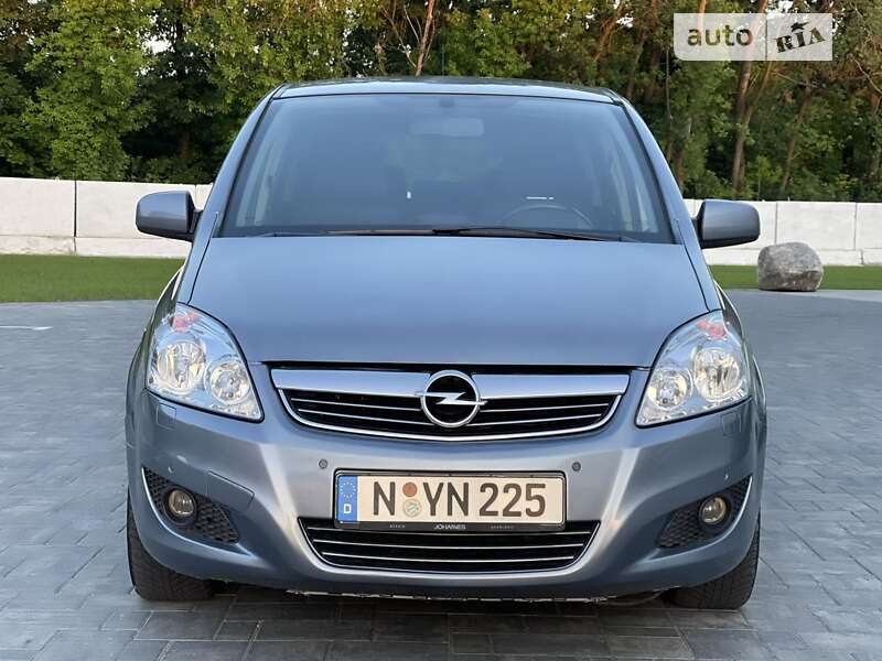 Минивэн Opel Zafira 2011 в Луцке