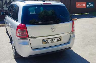 Минивэн Opel Zafira 2010 в 