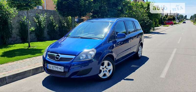 Минивэн Opel Zafira 2010 в Киеве