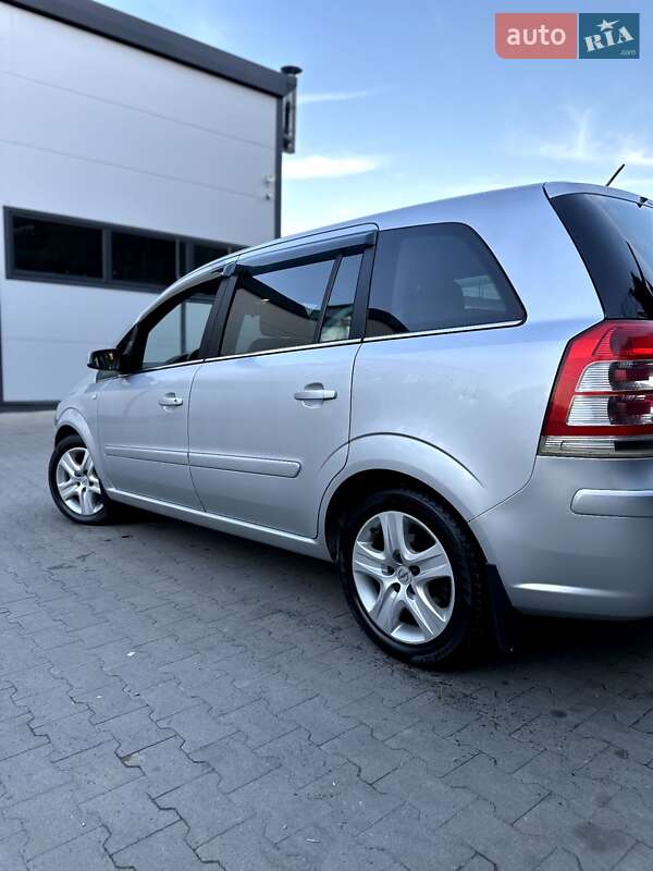 Мінівен Opel Zafira 2009 в Умані