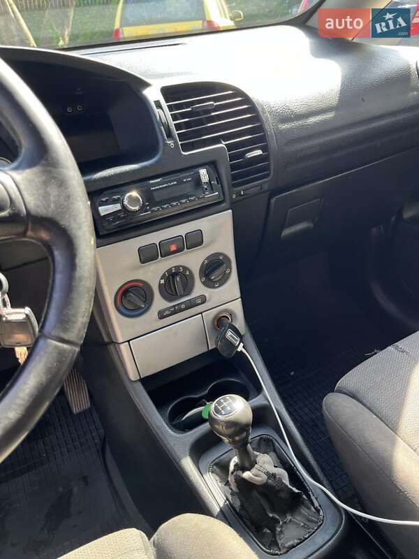 Минивэн Opel Zafira 2003 в Ужгороде фото 3 Минивэн Opel Zafira 2003 в Ужгороде