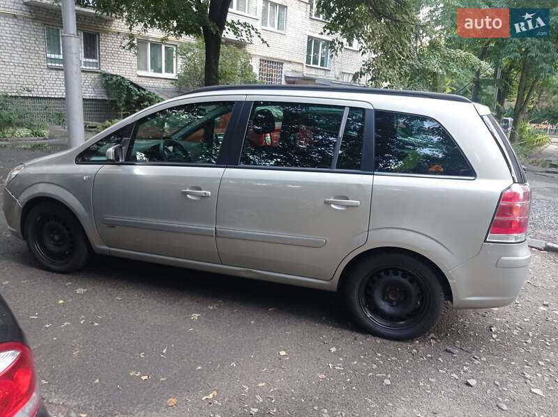 Минивэн Opel Zafira 2005 в 