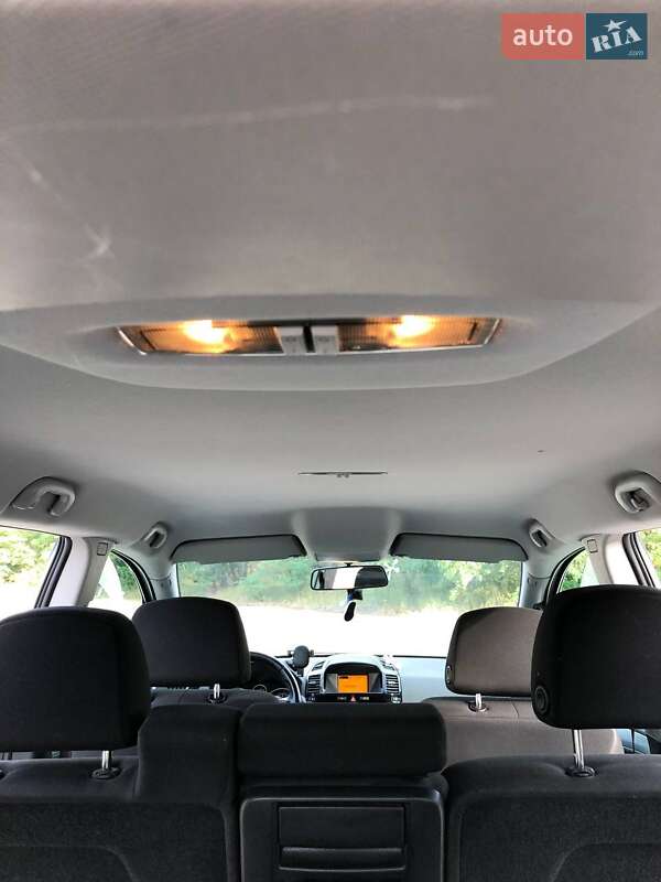 Мінівен Opel Zafira 2010 в Каневі