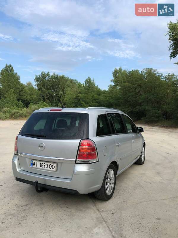 Мінівен Opel Zafira 2010 в Каневі