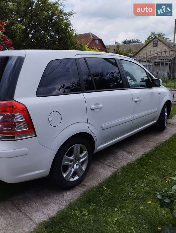 Мінівен Opel Zafira 2010 в Луцьку