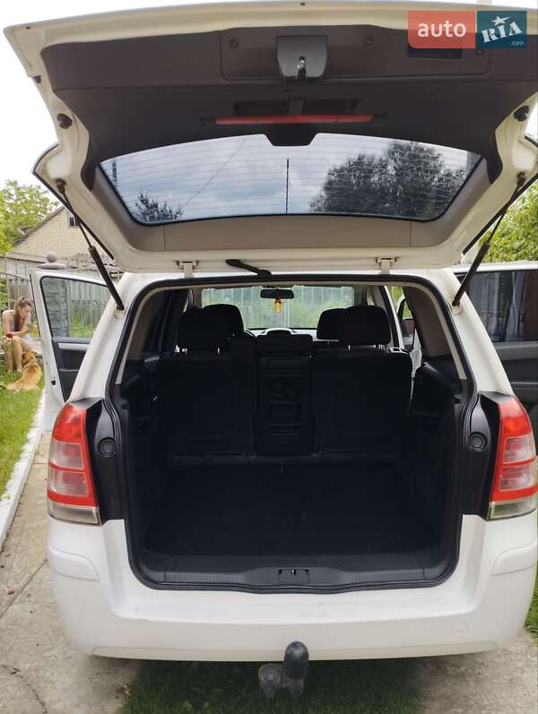 Мінівен Opel Zafira 2010 в Луцьку