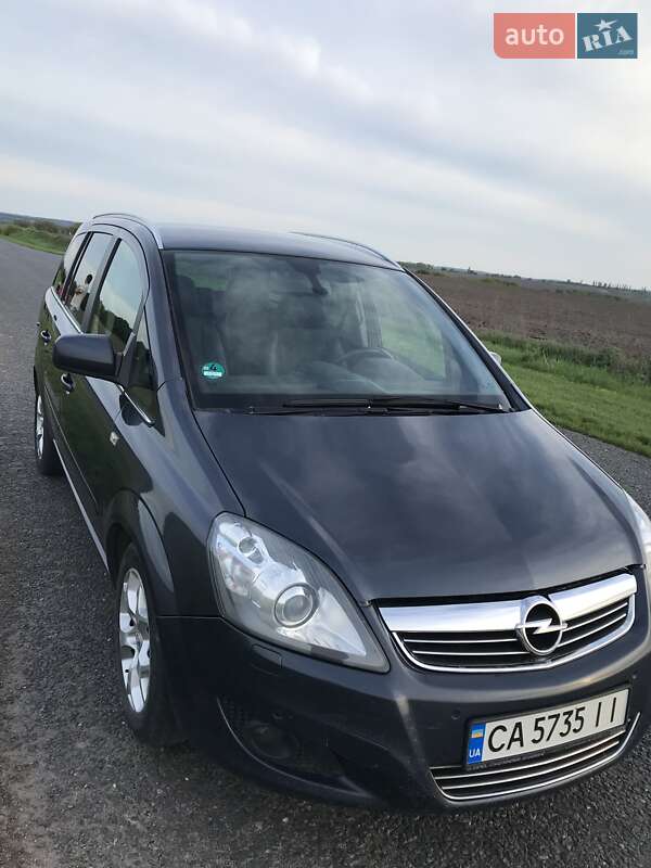 Минивэн Opel Zafira 2011 в Лысянке