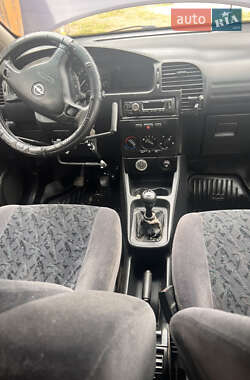 Минивэн Opel Zafira 2001 в 