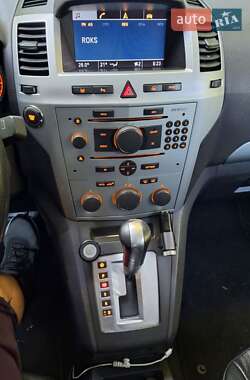 Минивэн Opel Zafira 2008 в 