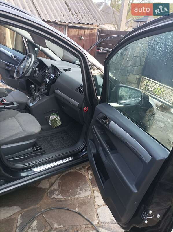 Минивэн Opel Zafira 2010 в Мукачево