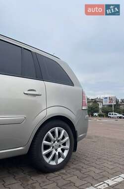 Минивэн Opel Zafira 2007 в 