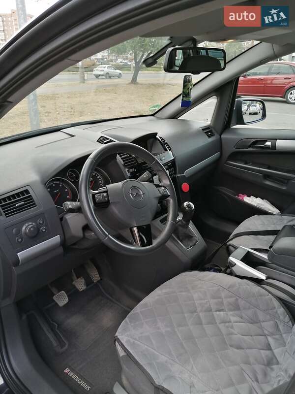 Минивэн Opel Zafira 2010 в Запорожье