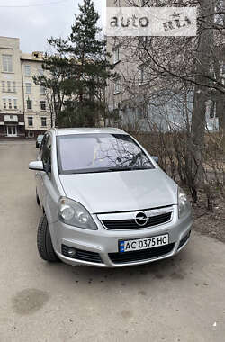 Минивэн Opel Zafira 2007 в Киеве