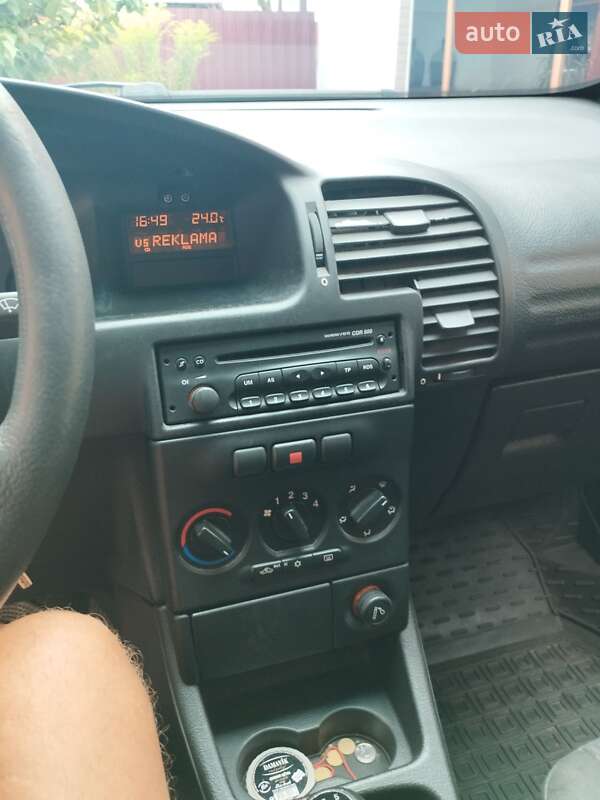 Минивэн Opel Zafira 2005 в Березному