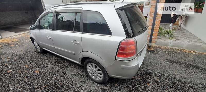 Минивэн Opel Zafira 2005 в Луцке