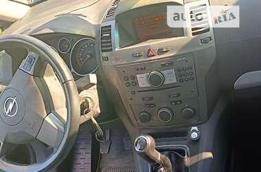 Минивэн Opel Zafira 2006 в Великой Багачке