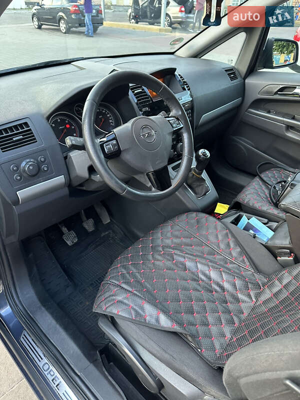 Минивэн Opel Zafira 2010 в Миргороде