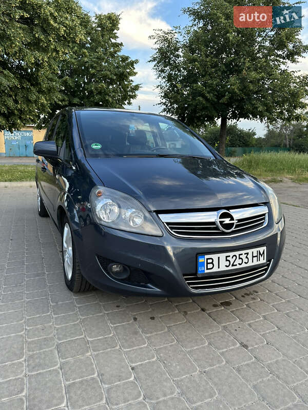 Минивэн Opel Zafira 2010 в Миргороде