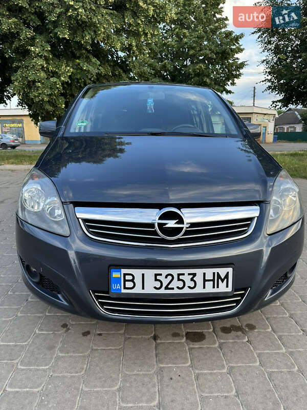 Минивэн Opel Zafira 2010 в Миргороде
