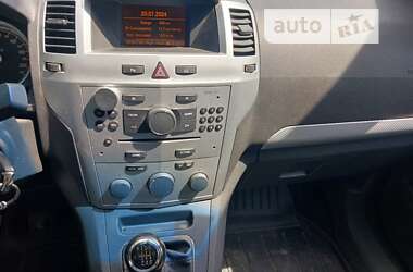 Минивэн Opel Zafira 2011 в 