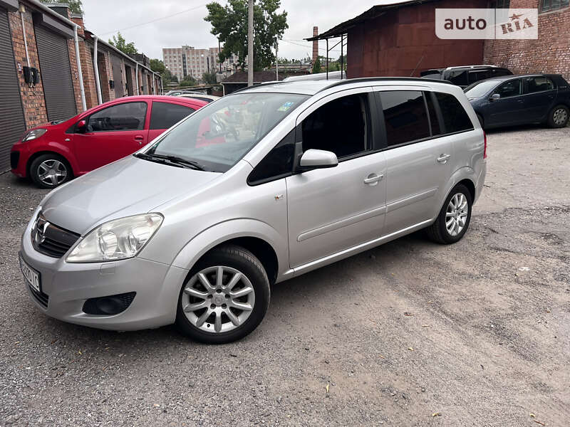 Минивэн Opel Zafira 2008 в Хмельницком