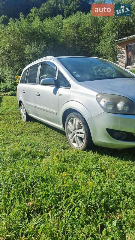 Минивэн Opel Zafira 2008 в Верховине