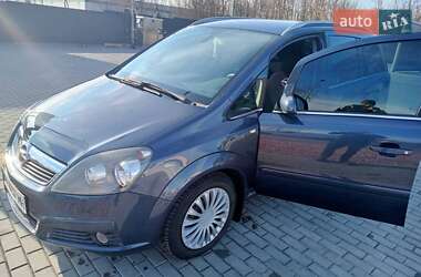 Минивэн Opel Zafira 2006 в Киеве