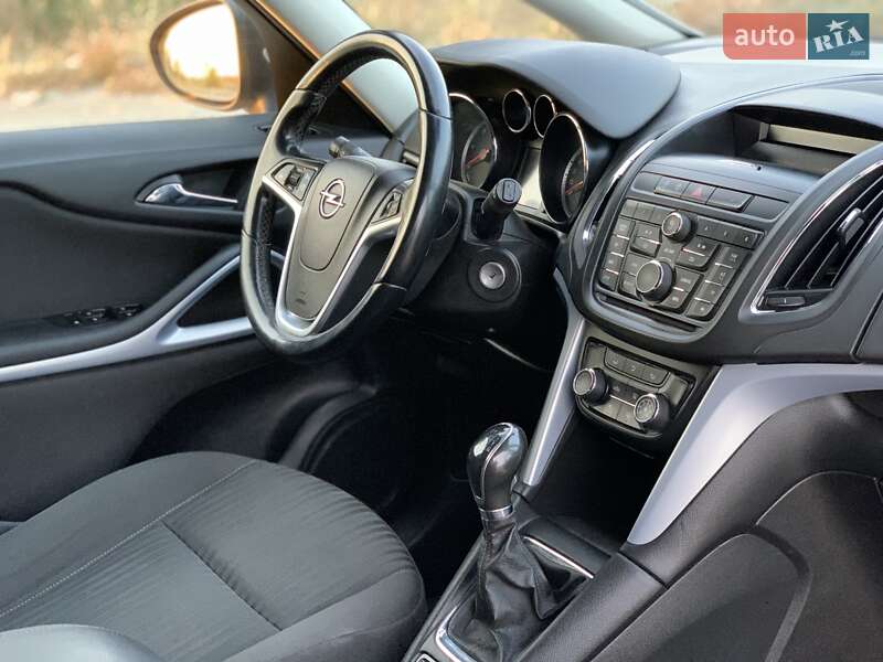 Минивэн Opel Zafira 2014 в Днепре