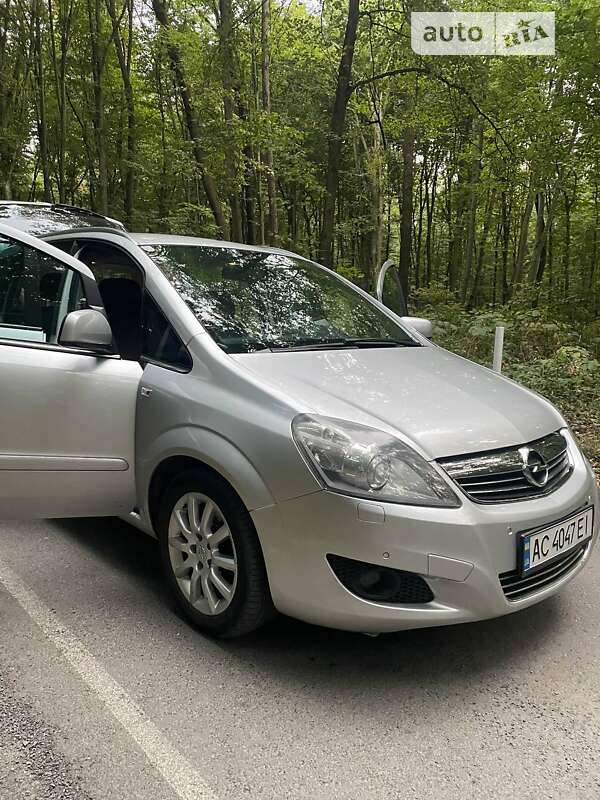 Мінівен Opel Zafira 2010 в Луцьку