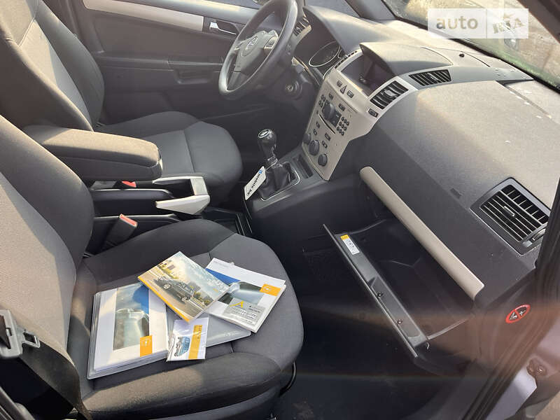 Минивэн Opel Zafira 2008 в Запорожье