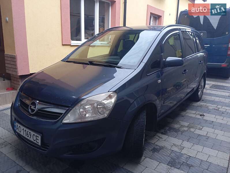 Мінівен Opel Zafira 2008 в Сваляві